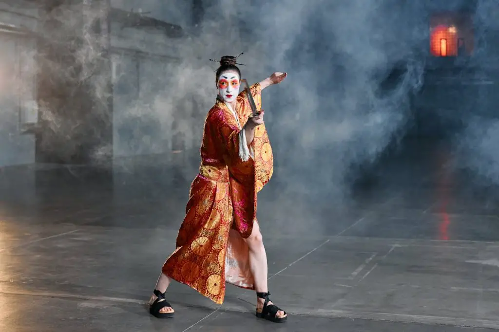 woman wearing kimono